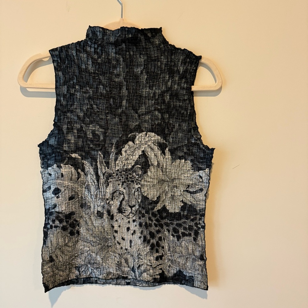Elegant Black and Gray Leopard Print Blouse